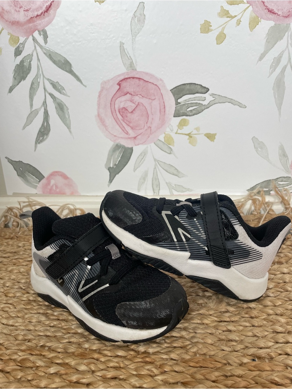 New Balance Rave Run v2 Black White Sneakers Toddler 9.5